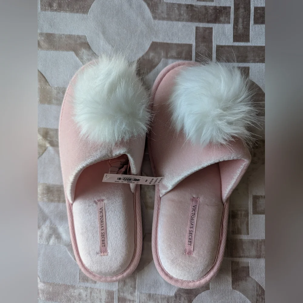 Victoria's Secret Pink Fluffy Slippers - Picture 4 of 4